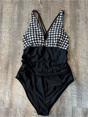 Cupshe Swimwear One Piece XXL  Black Tummy Minimize Gingham Top Light Pad